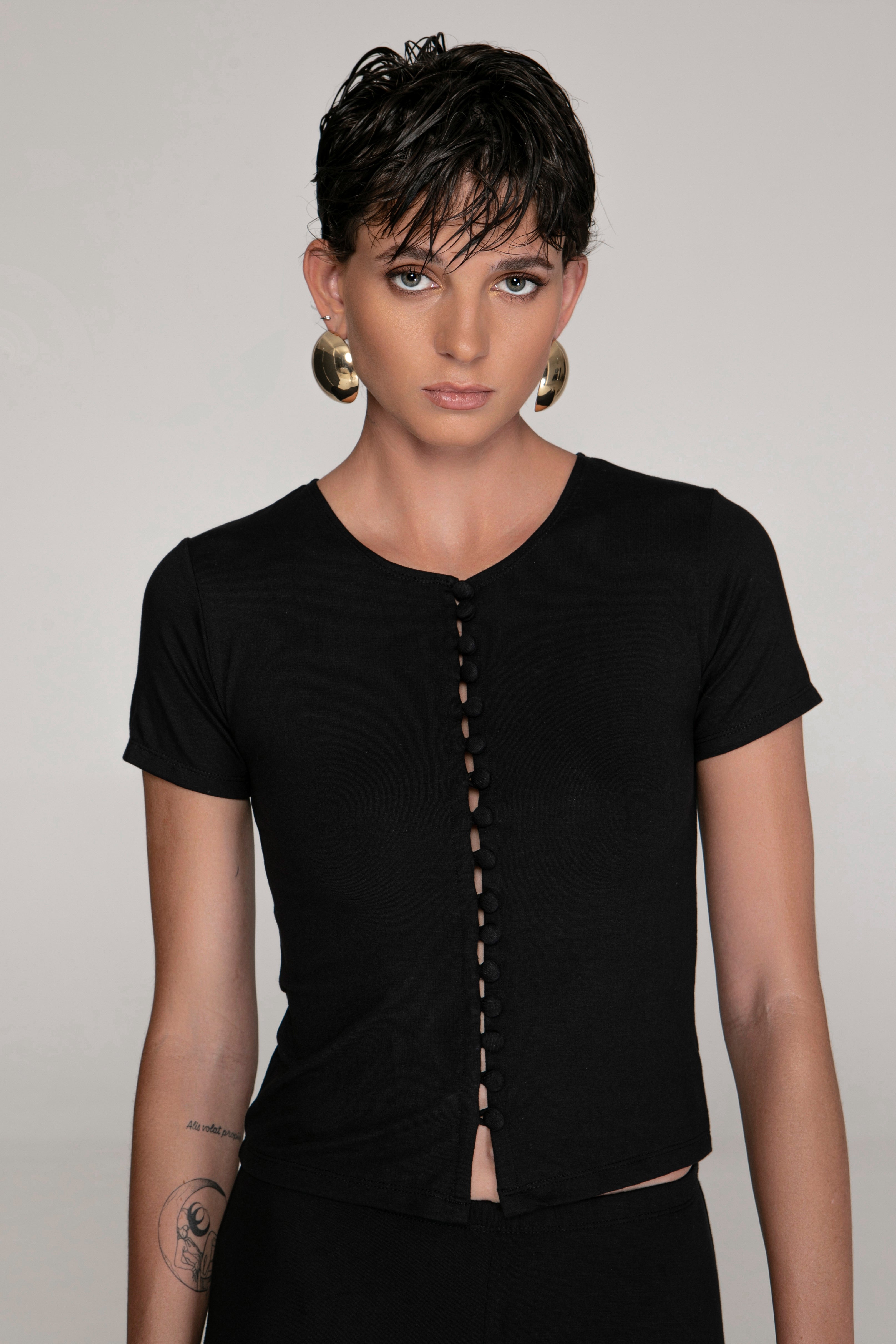 Capri buttoned top Black